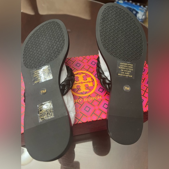NIB- Tory Burch braided Benton thong sandals in black - Picture 2 of 6
